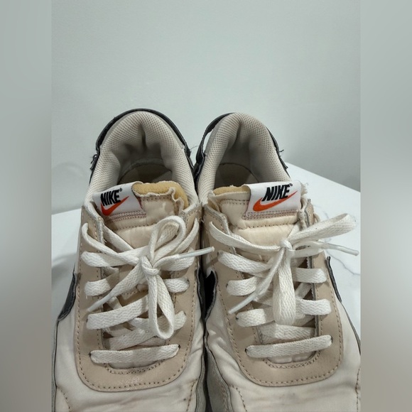 Nike Size9 Women's Waffle Debut Sneakers Beige/Black - Picture 6 of 9